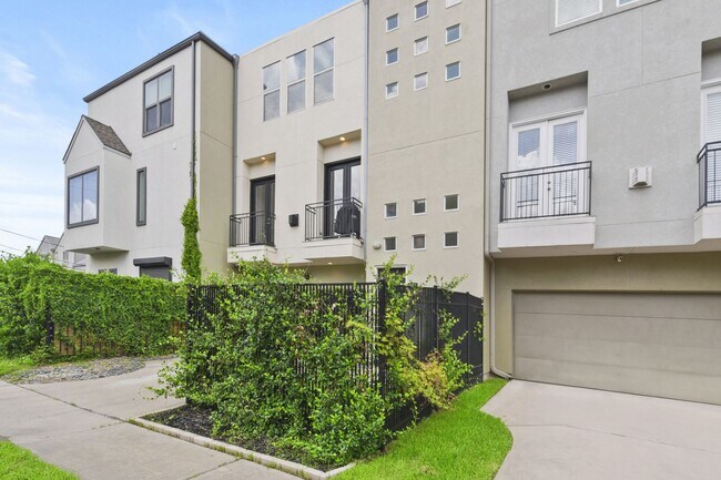Foto del edificio - Ideal Location | Memorial Park Living & Ci...
