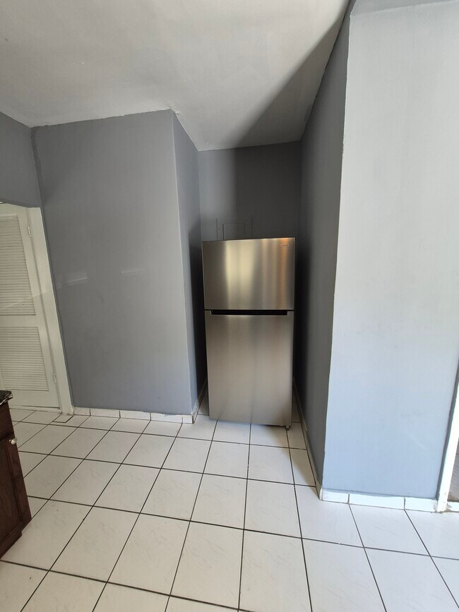 Foto del edificio - 1068 NW 31st St