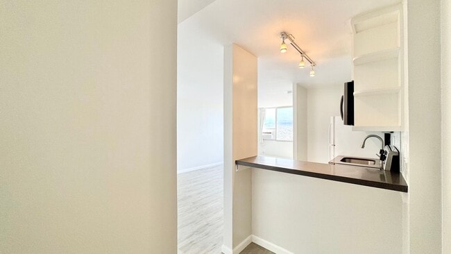 Building Photo - RENOVATED, PENTHOUSE VIEWS - Studio Unit i...
