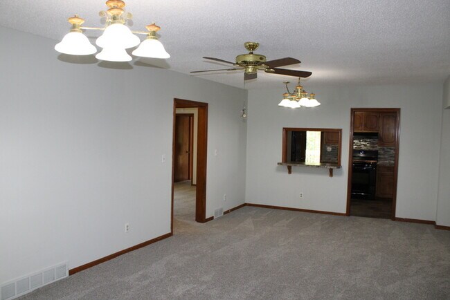 Building Photo - 3bed 2 bath in KCK off Turner and I-635
