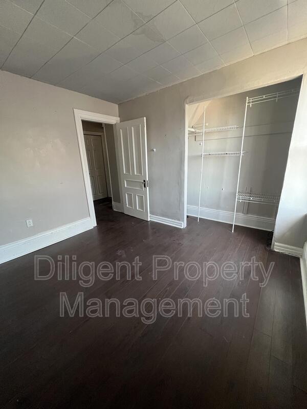 Building Photo - 265 Sherbrooke St