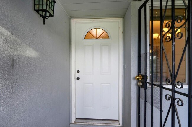 Foto del edificio - Beautiful Renovated 3/1 In Sacramento