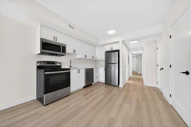 Building Photo - 1241 Collins Av