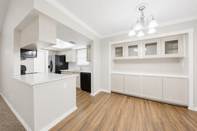 Foto del edificio - 16310 Emberwood Dr