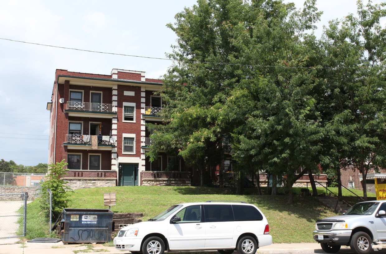 Foto principal - 3404-3406 E 12th St