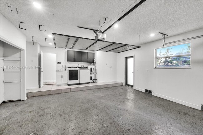 Building Photo - 8482 NW 166th Terrace