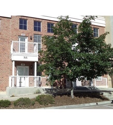 Primary Photo - 910 S Weber St