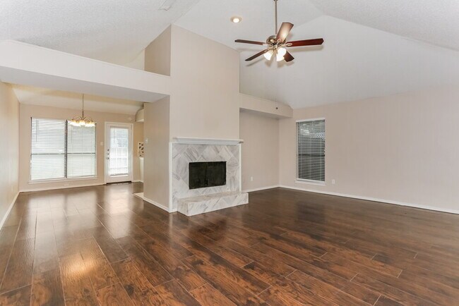 Foto del edificio - 3309 Country Creek Ln
