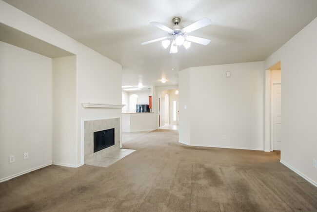 Foto del edificio - 26900 Armor Oaks Dr