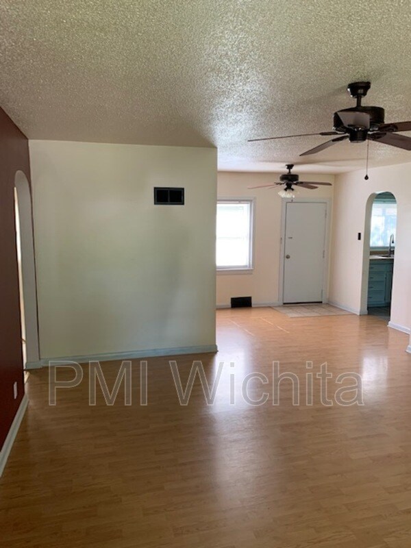 Foto del edificio - 643 S Bluff St