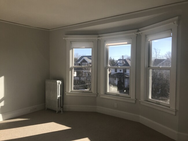 Building Photo - 40 Ridge St