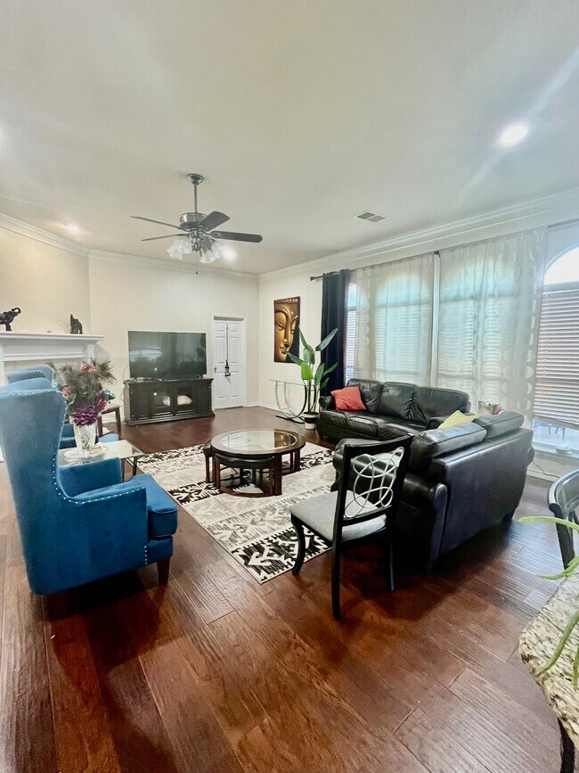 Building Photo - 5474 Golfside Dr