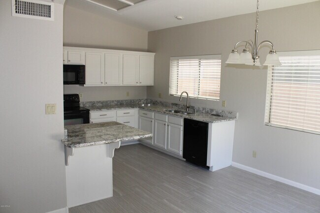 Building Photo - 1530 E Beacon Dr
