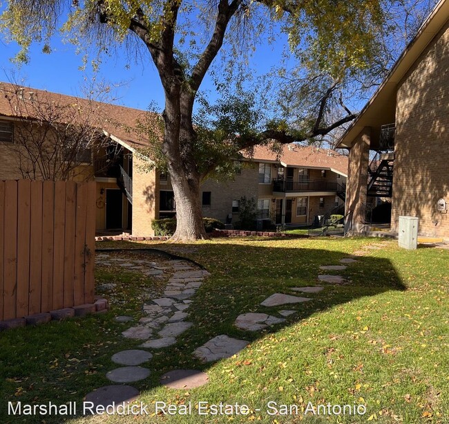 Building Photo - 2 br, 1 bath House - 923 Vance Jackson Apt...