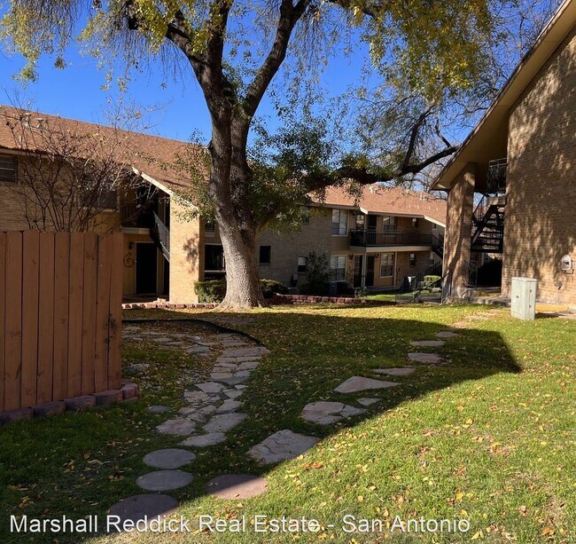 Foto del edificio - 2 br, 1 bath House - 923 Vance Jackson Apt...