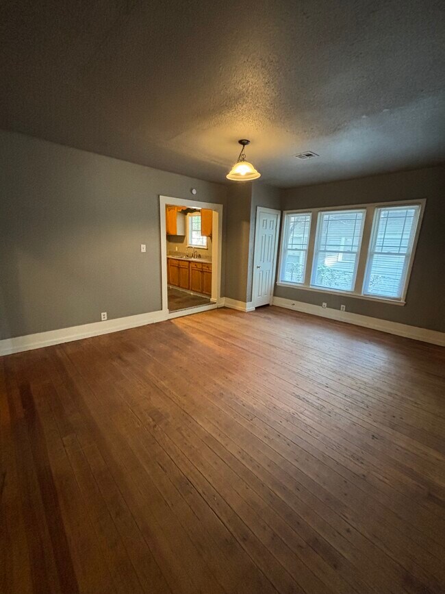 Building Photo - 1108 N Cheyenne Ave