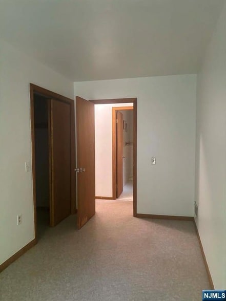 Foto del edificio - 77 Goldfinch Ln