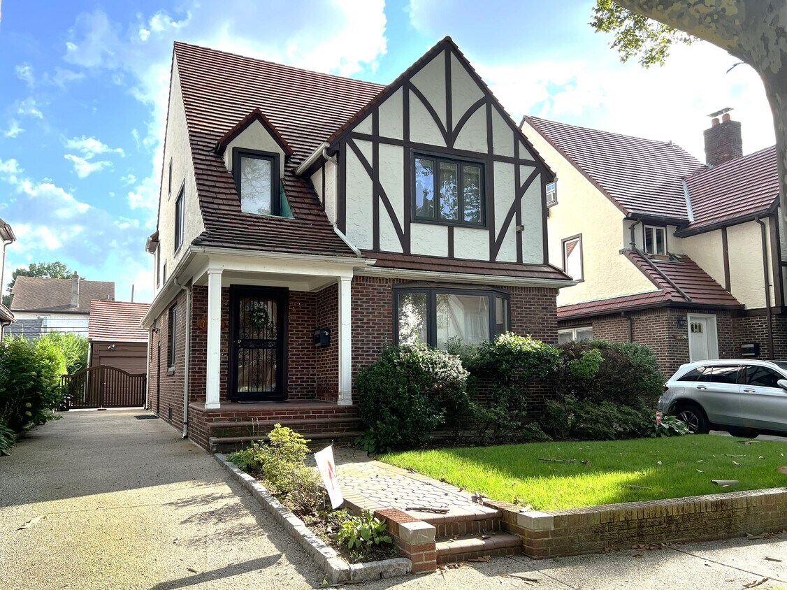 7240 Juno St, Queens, NY 11375 Townhome Rentals in Queens NY