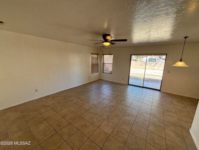Foto del edificio - 770 W Firehawk Dr