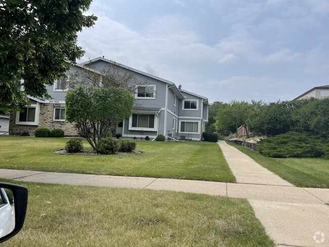 Beautifully landscaped! - 2014 McKenna Blvd