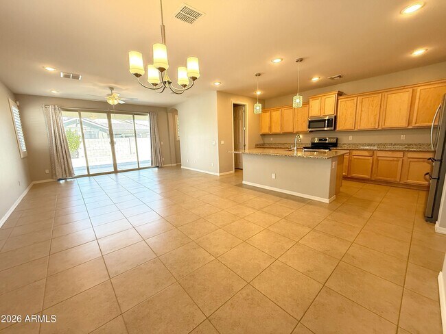 Foto del edificio - 15170 W Pierce St