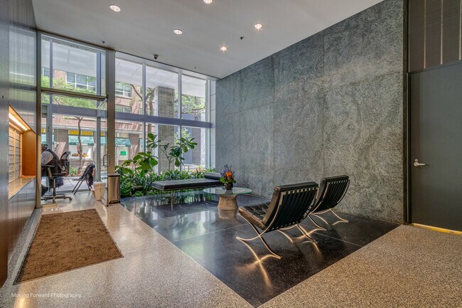 Foto del edificio - 550 N St Clair St