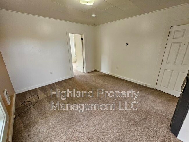 Building Photo - 325 NE Kamiaken St