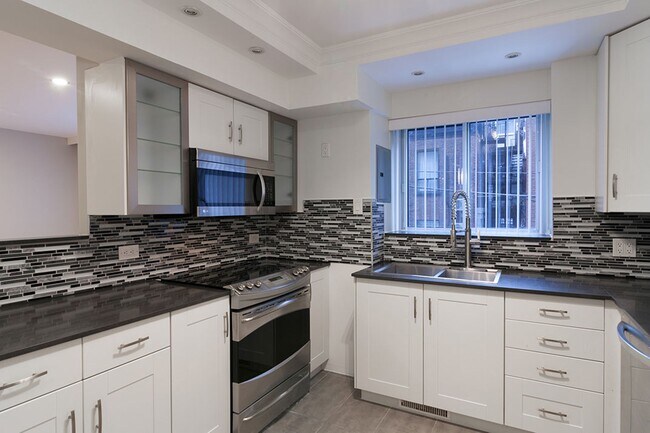 Building Photo - 3421 Rue Drummond