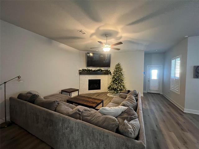 Foto del edificio - 9208 Crockett Dr