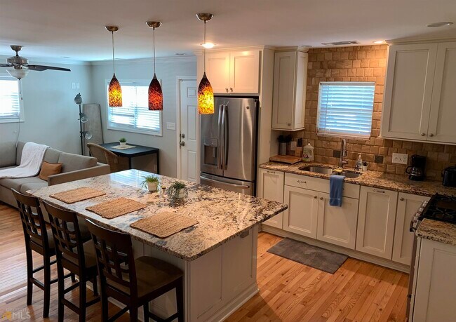 Foto del edificio - 1637 Laurel Ave NW