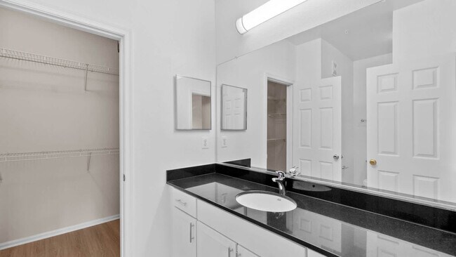 Baño - The Reserve at Fairfax Corner