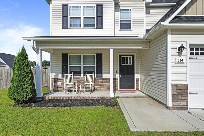Building Photo - Bridgeport Beauty with Bonus Room