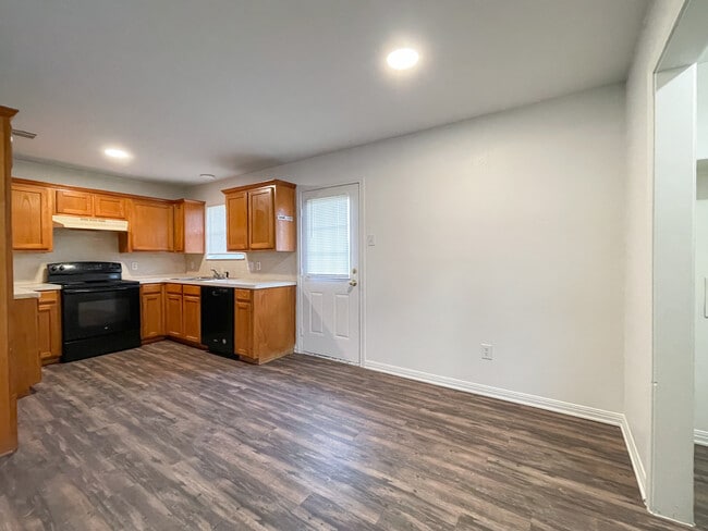 Building Photo - 177 Spring Country