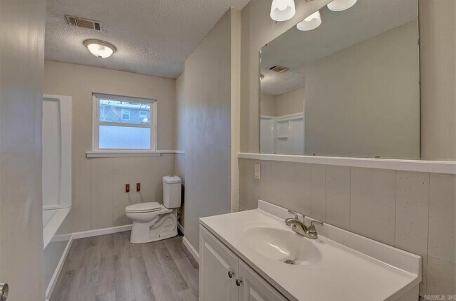 Foto del edificio - 5804 Meadowbrook Ln