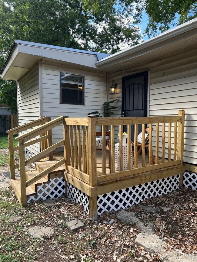 Studio - 1832 Painters St