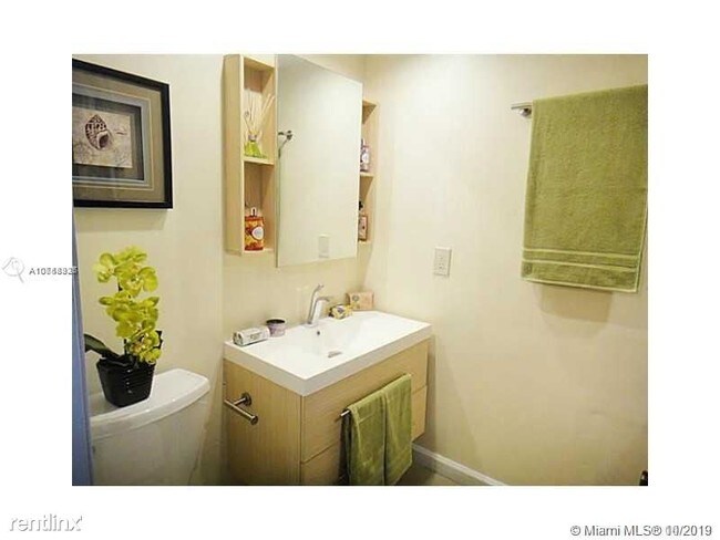 Foto del edificio - 2 br, 1.5 bath  - 899 West Ave
