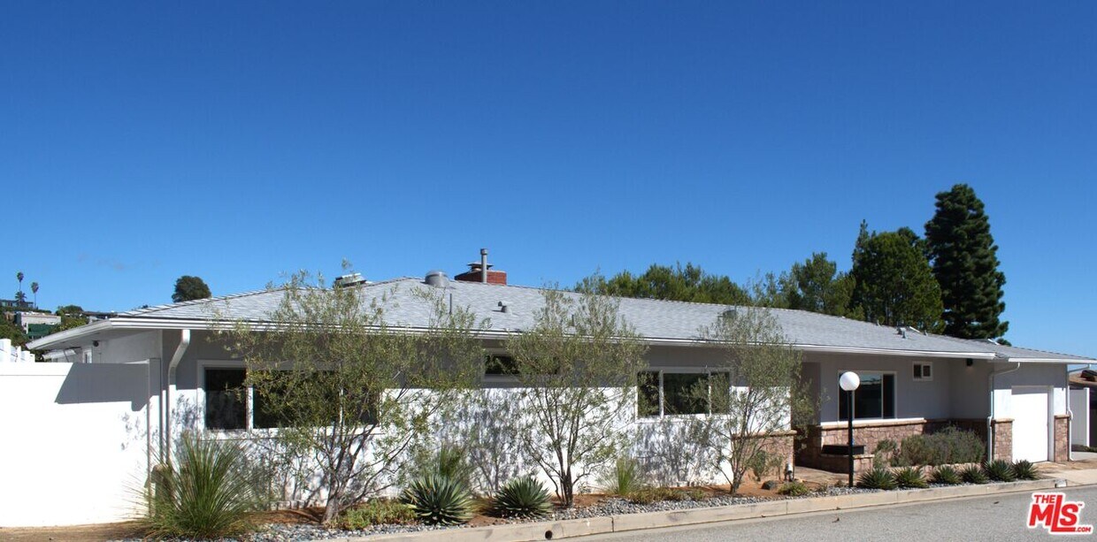 Foto principal - 11365 Chalon Rd