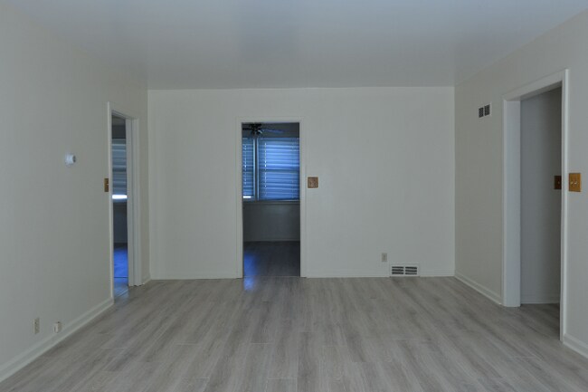 Foto del edificio - Updated Two Bedroom is Now Ready!