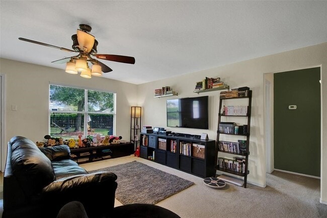 Building Photo - 615 Salma Ct