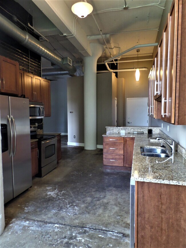 Kitchen - 8205 Franklin Blvd