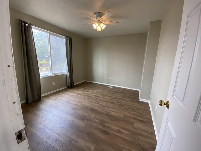 Foto del edificio - 1137 E Webster Dr