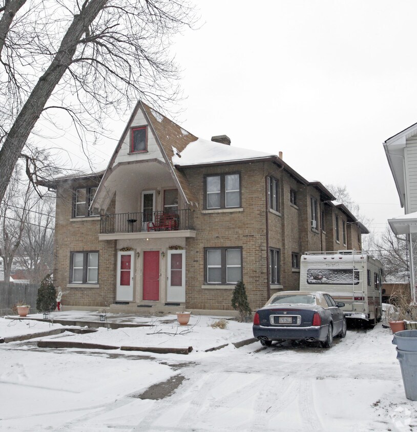 Building Photo - 69 Waverly Ave