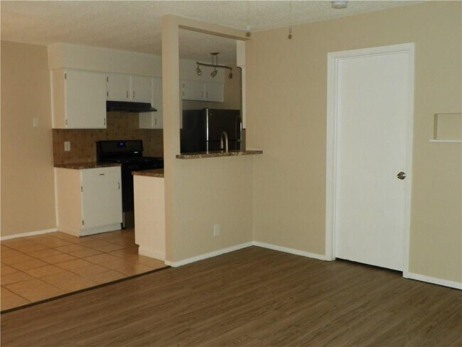 Foto del edificio - 412 Cypress Ln