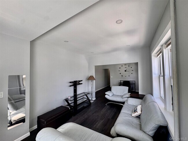 Foto del edificio - 645 E Beech St