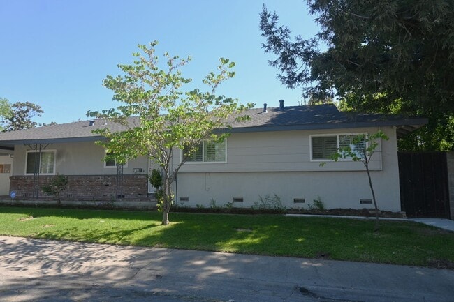Building Photo - 2360 53rd Ave