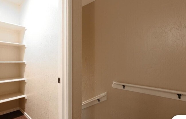 Foto del edificio - Center Way Apartments 2BDR - 1 BATH