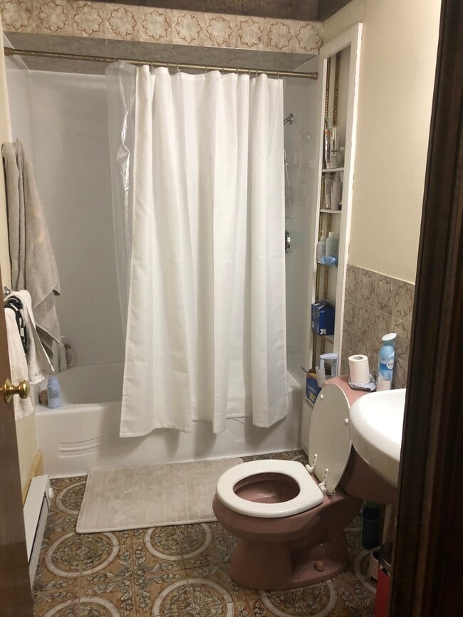 Baño 1 - 2 Ossipee Rd