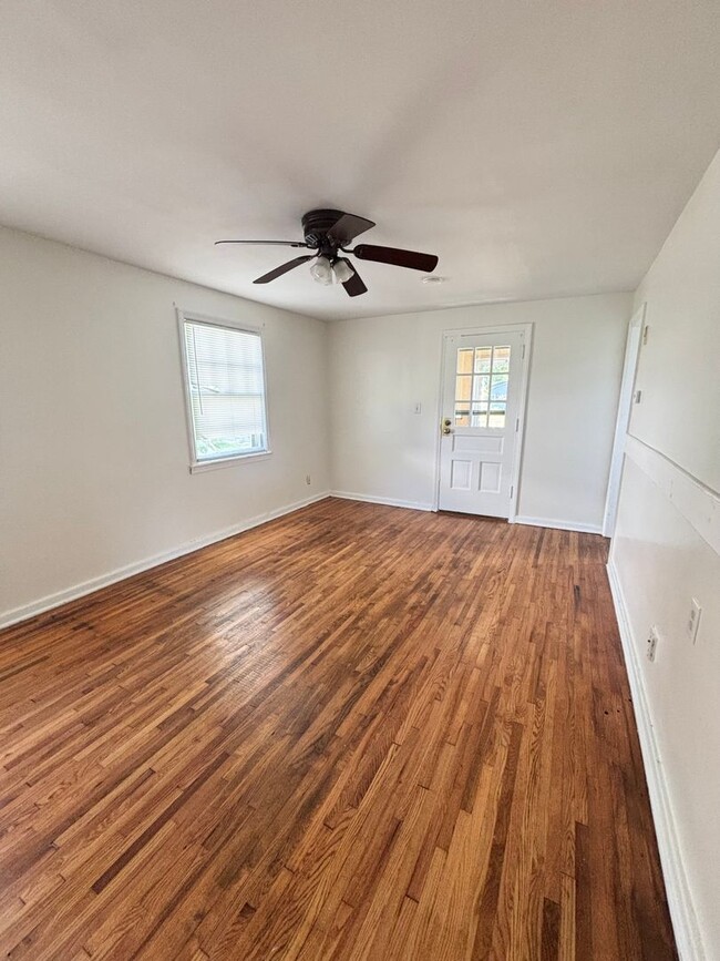 Building Photo - For Rent! 3 Bedroom 1 Bath House