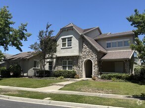 Building Photo - 855 Old Oak Rd