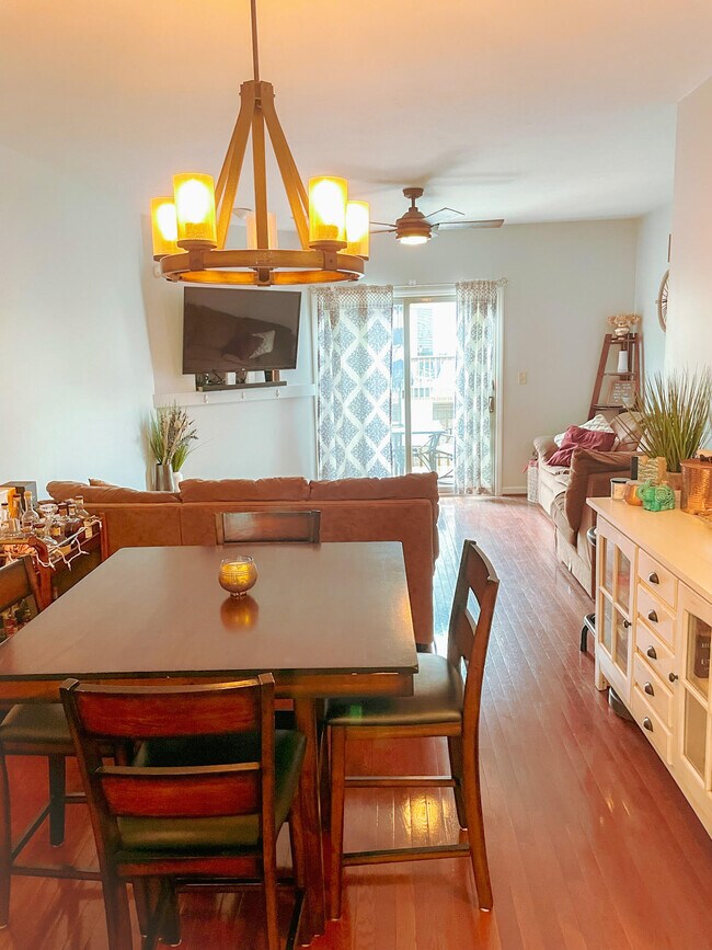 Foto del edificio - 1718 Merriman Ct